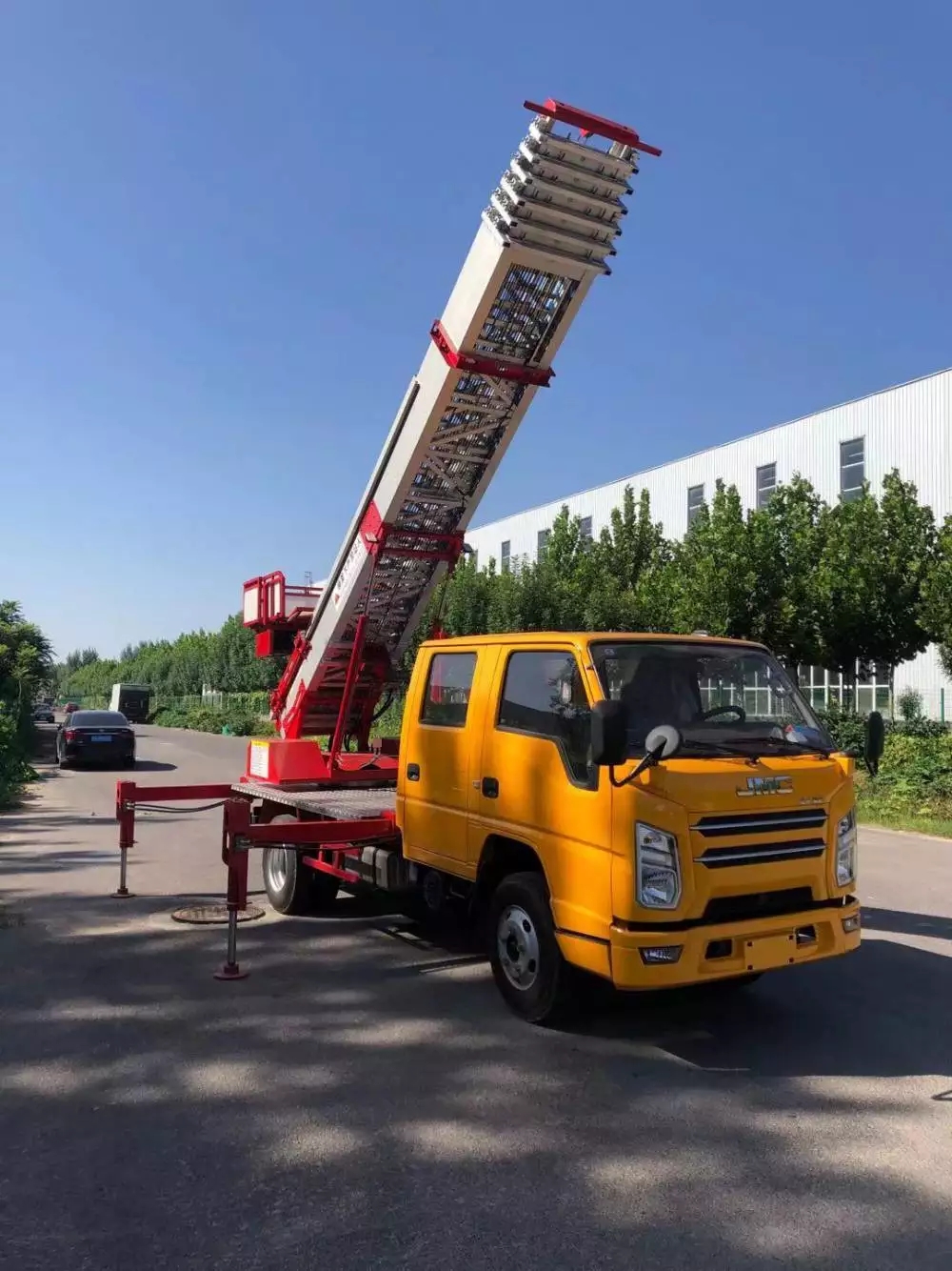 黄山屯溪附近的云梯车出租服务：轻松解决高空作业需求