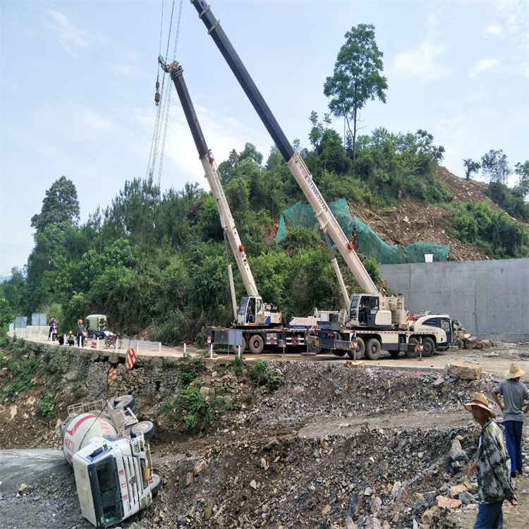 黄山屯溪汽车掉沟里叫吊车救援要多少钱